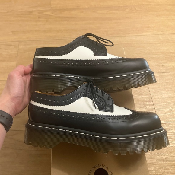 Dr Martens Smooth Leather Bex Brogue Shoes - Picture 4 of 8